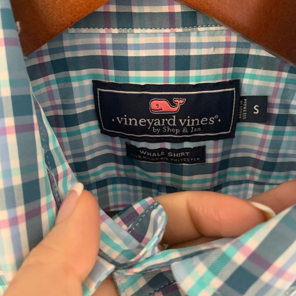Vineyard vines previously owned button down shirt